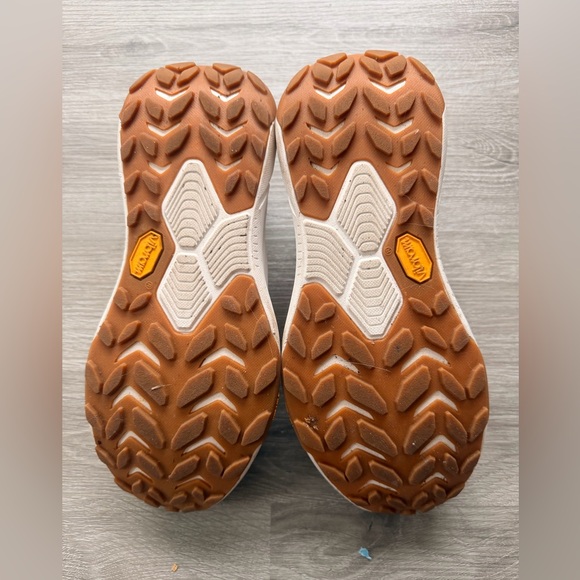 Hoka Transport Women’s — Size 7 - Picture 8 of 9